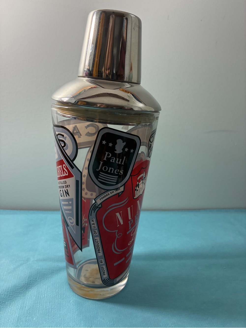 Retro Style Cocktail Shaker - Picture 4 of 7